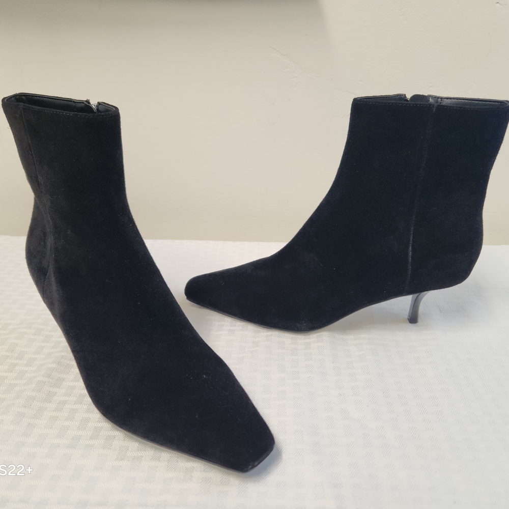 Nine West Turrel Pointed Toe Kitten Heel Suede Booties Size 7.5 M.        #Z18